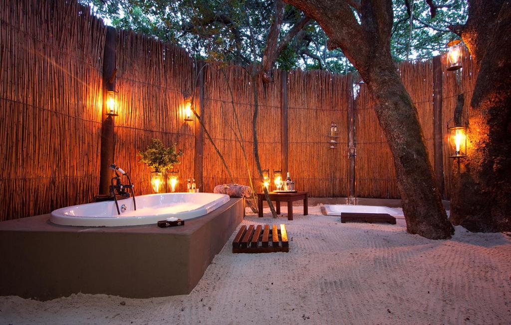African-themed Bathrooms